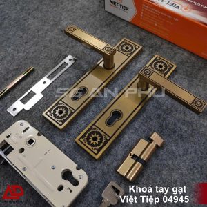 Khoa-tay-gat-Viet-Tiep-04945-300x300