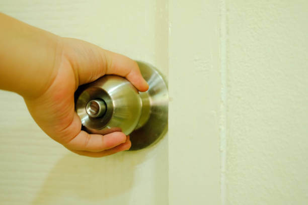 Loại khóa có nút bấm ở tâm tay nắm