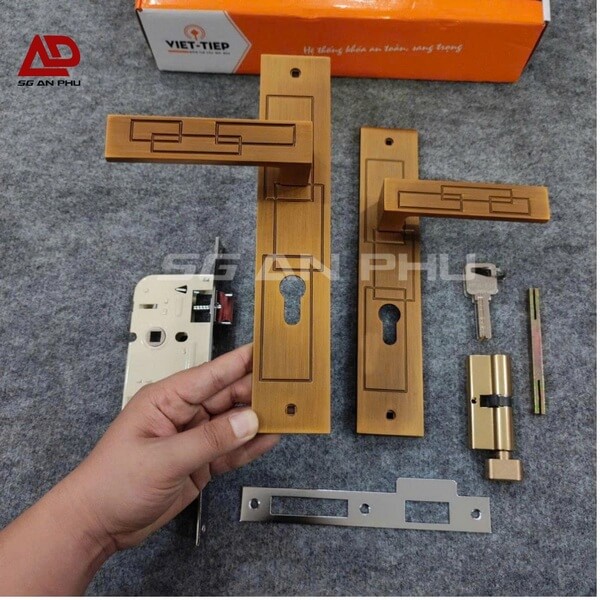 Giải đáp các câu hỏi thường gặp khi khóa cửa bị kẹt