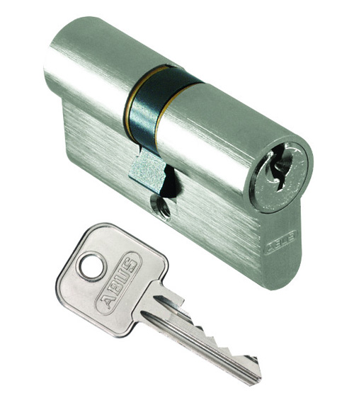 Ruột khóa là nơi bạn cắm chìa khóa vào để thực hiện thao tác khóa hoặc mở khóa.