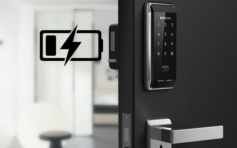Khóa cửa điện tử hết pin hoàn toàn phải làm sao?