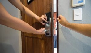 Vì sao bảo trì khóa cửa điện tử định kỳ là việc không thể bỏ qua?