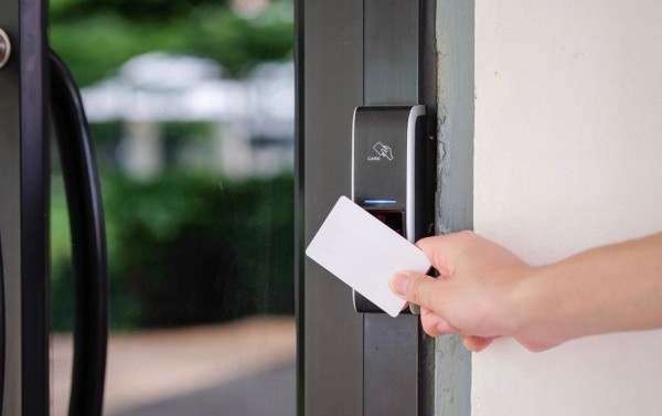 Những sai lầm cần tuyệt đối tránh khi vệ sinh và bảo quản khóa