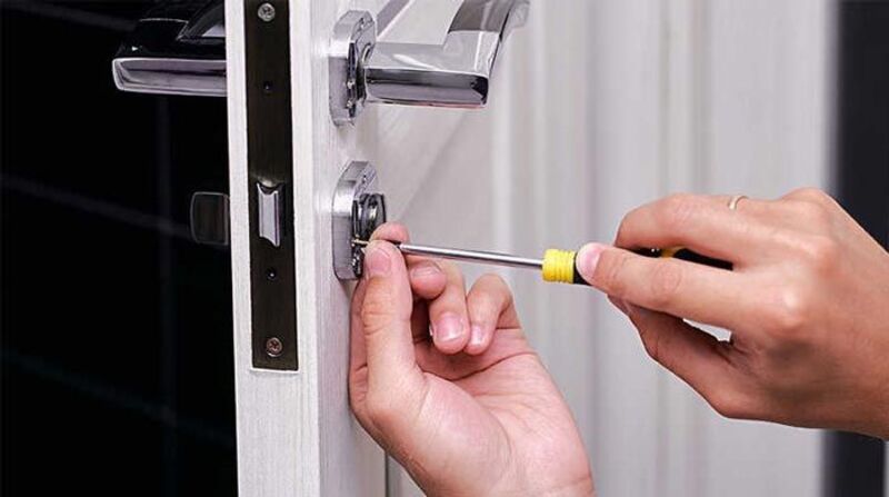 Cách reset khóa cửa điện tử thông minh về cài đặt gốc một cách an toàn