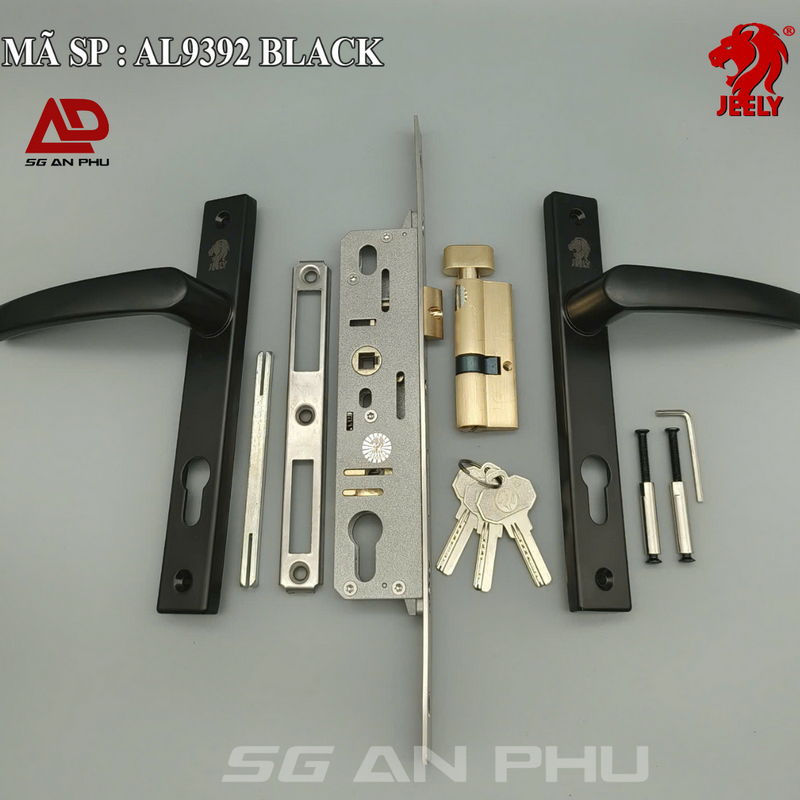 So sánh chi tiết khóa tay gạt Inox và Hợp kim