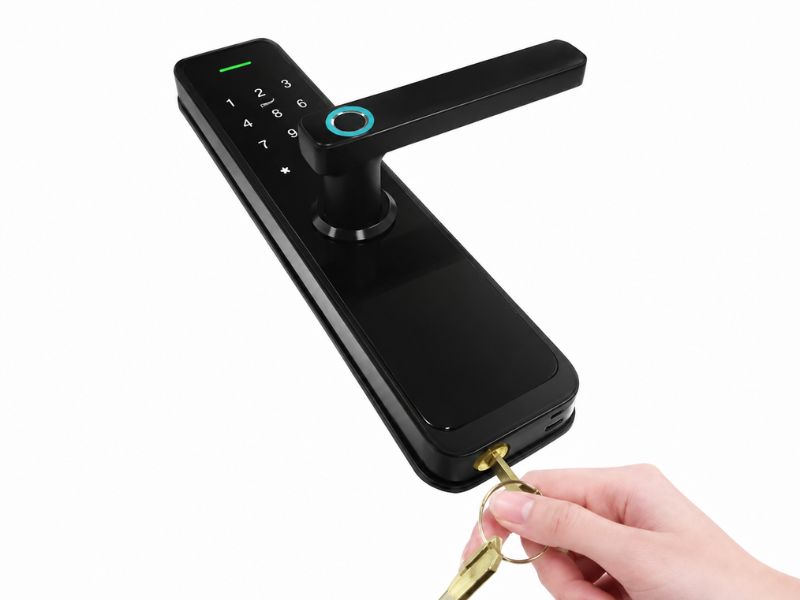 Khoá vân tay hết pin thì làm thế nào?
