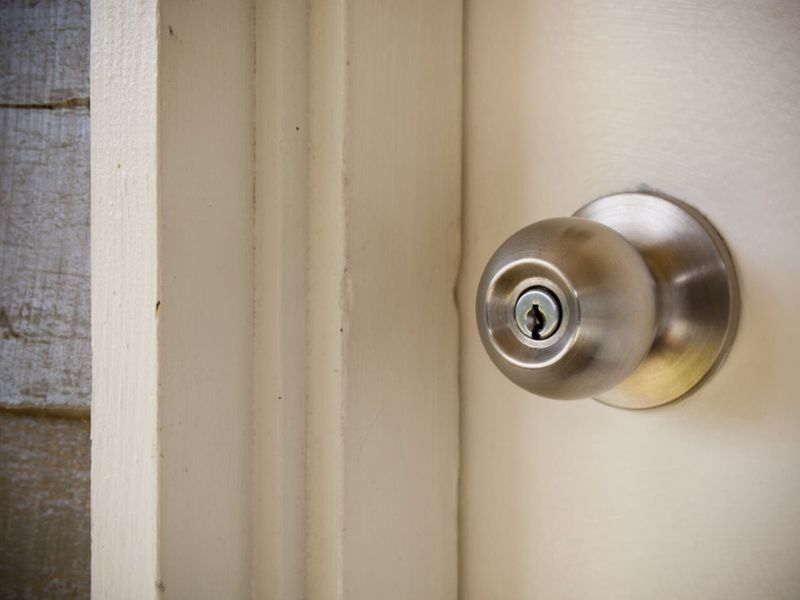 Dấu hiệu nhận biết khóa tay nắm tròn bị rỉ sét