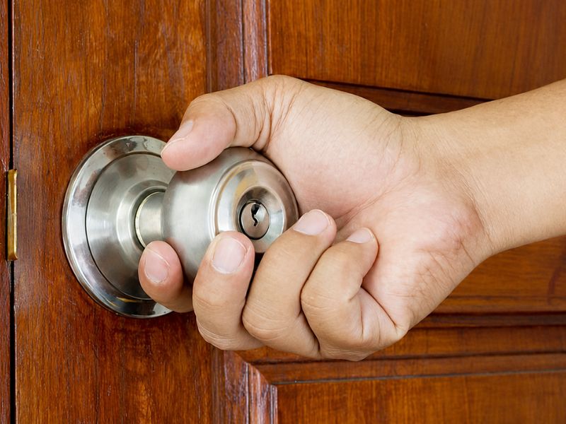 Dấu hiệu nhận biết khóa tay nắm tròn của bạn đang bị rỉ sét