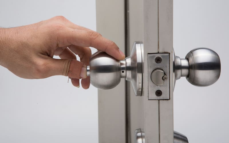 Khoảng giá khóa tay nắm tròn trên thị trường